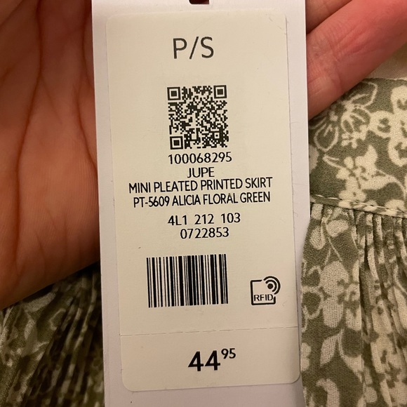 Dynamite green and white floral skirt ! Never worn ! Size small ! - Picture 3 of 5